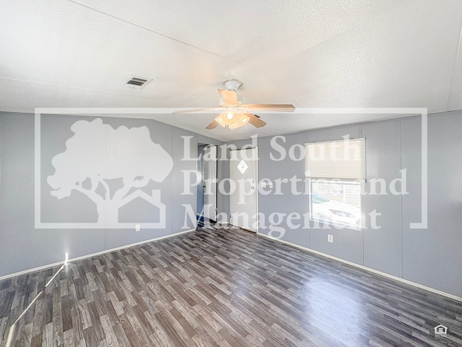 Photo - 425 Longfellow Blvd