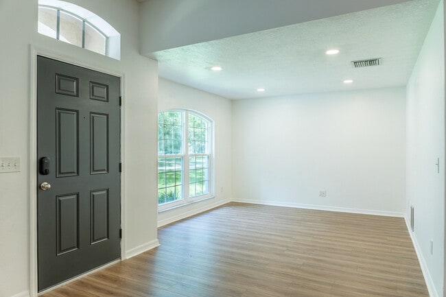 Photo - 1511 McCrea Dr