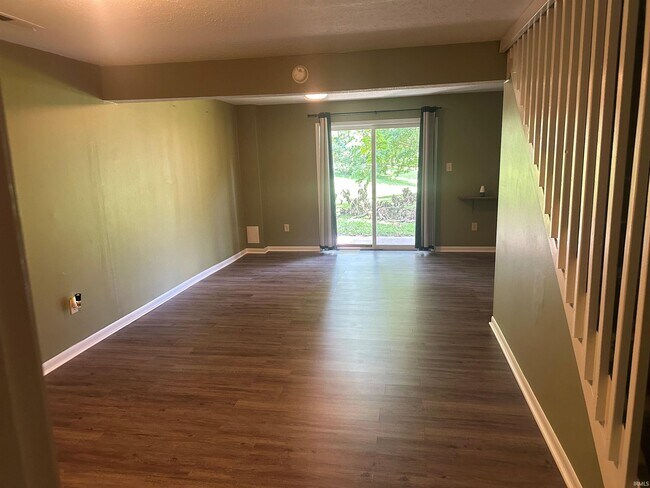 Photo - 562 E Graham Pl