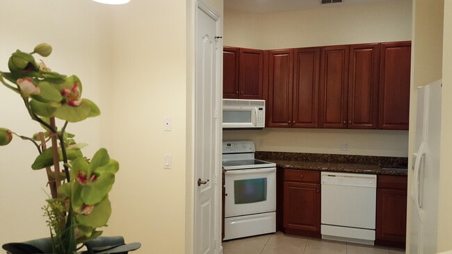 Photo - 1825 Bridgepointe Cir