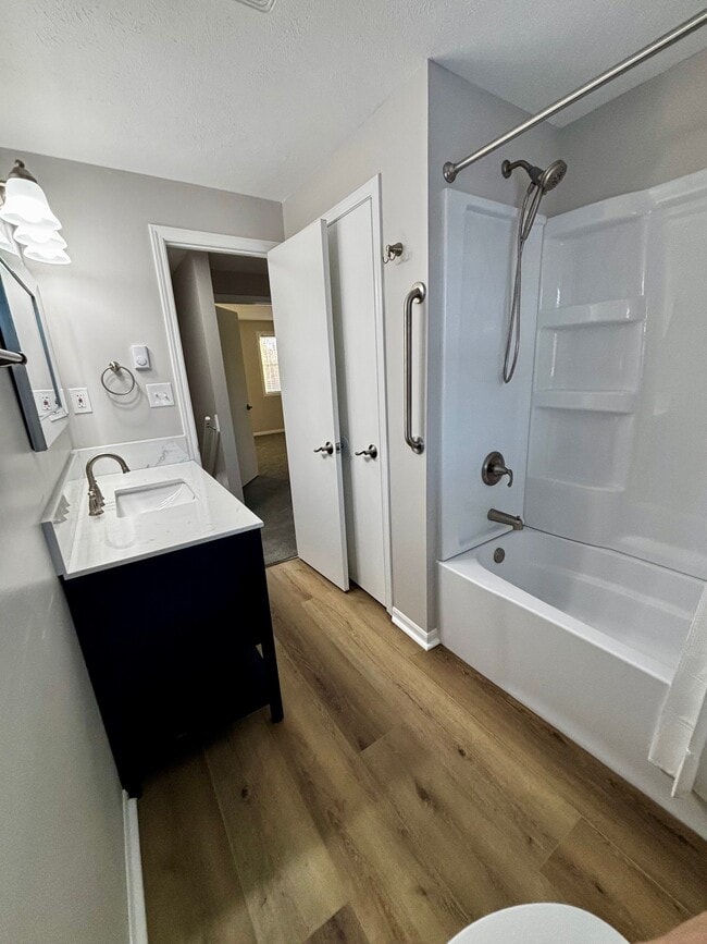 Photo - 981 Yale Ave