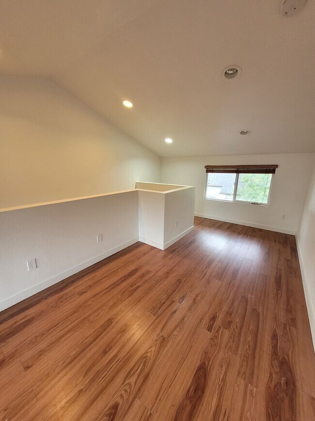 Photo - 4BD/2BA, 1850 SQ FT Duplex located in the desirable Washburne District - MOVE IN SPECIAL $500 Off!