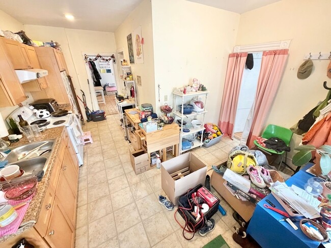 Photo - 3 Bedroom Apartment in Burlington VT Available 6/5-6/15! Unidad 1