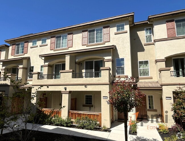 Building Photo - Contemporary Modern 3Bd Townhome in Muir H...