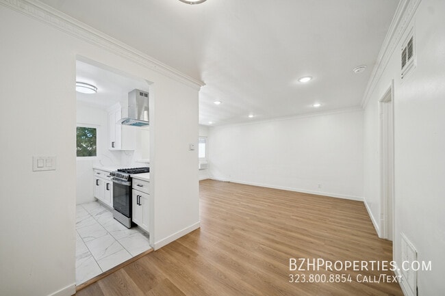 Photo - 1206 Hayworth Ave Unidad 10