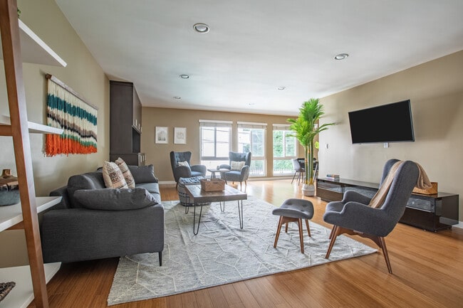 Photo - 4407 Francis Ave Unit 204