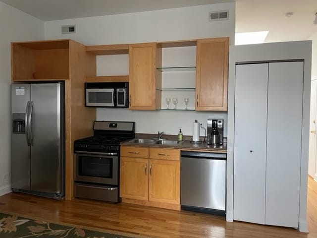 Photo - 1345 N Wells St