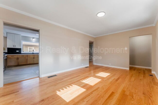 Photo - 3303 Division St