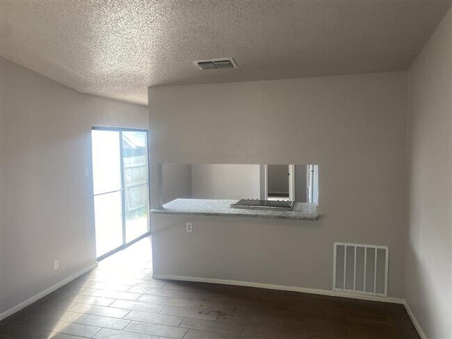 1407 Churing Dr