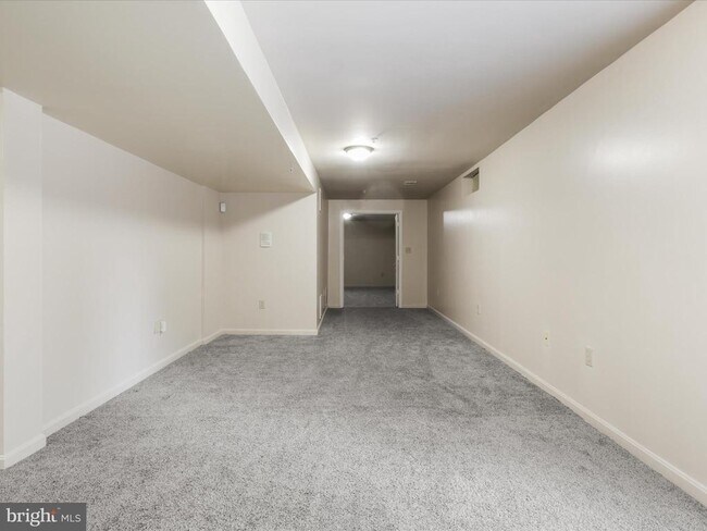 Photo - 13904 Floyd St