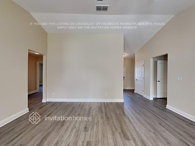 Photo - 462 NW Riverside Dr