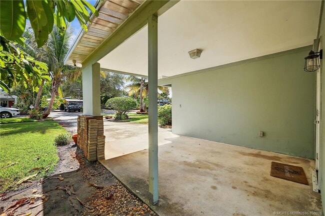 Photo - 262 SE Monterey Ave