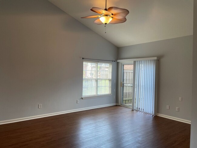 Photo - 221 Hibiscus Way