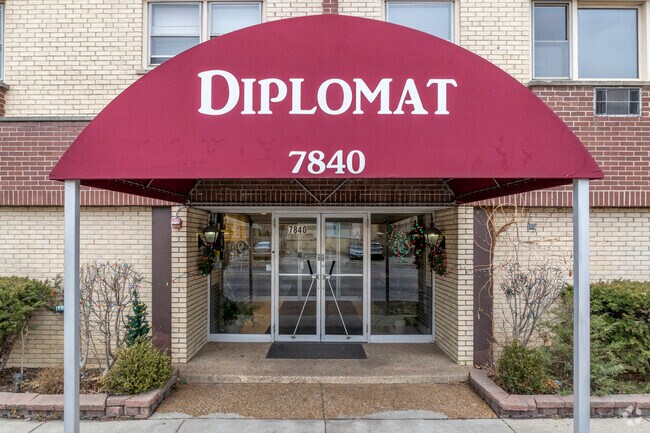 Photo - Thatcher Woods Apartments