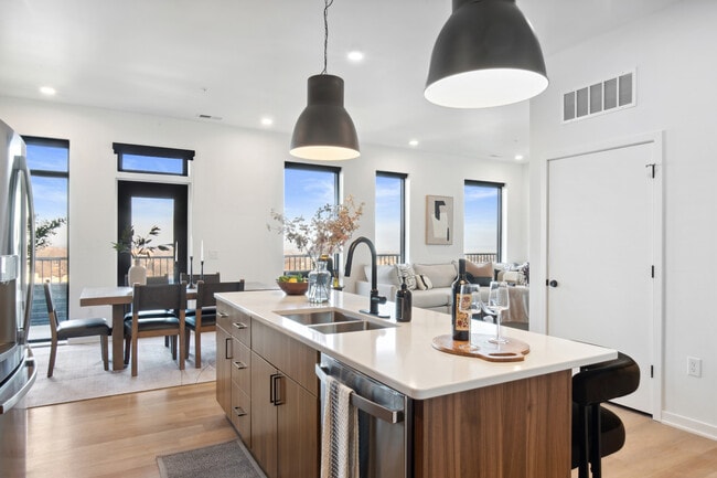 Photo - 37 West Farnam