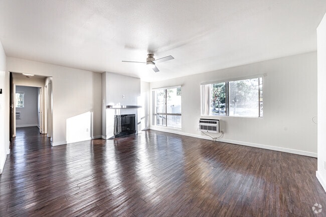 2BR, 1BA - 950SF - Living Room - Luxe 1801