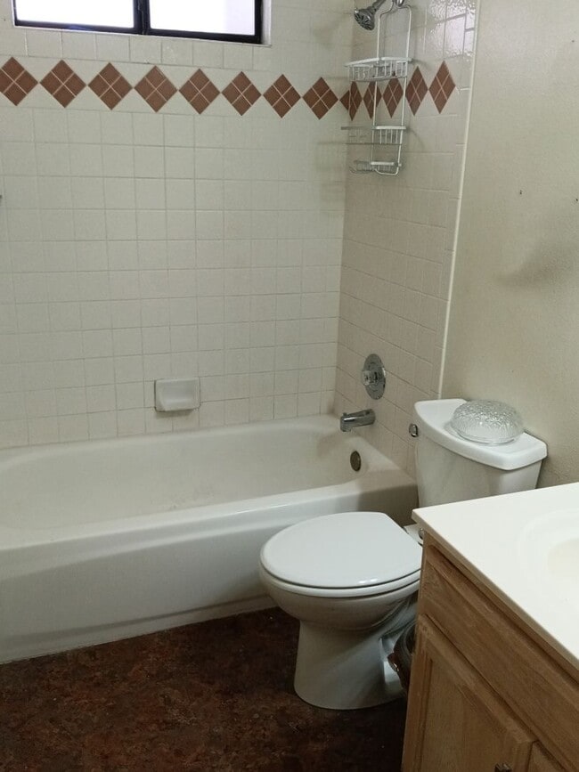 Photo - 3 Bedroom, 2 Bathroom Home! Schedule a Showing!