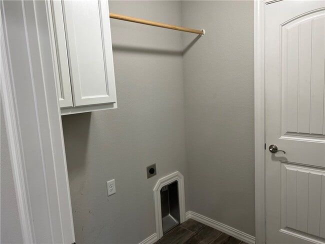 Building Photo - 1001 Tulip St