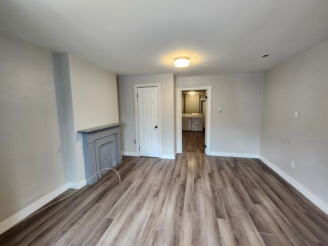 Photo - 95-95 Hazen St Unit 1