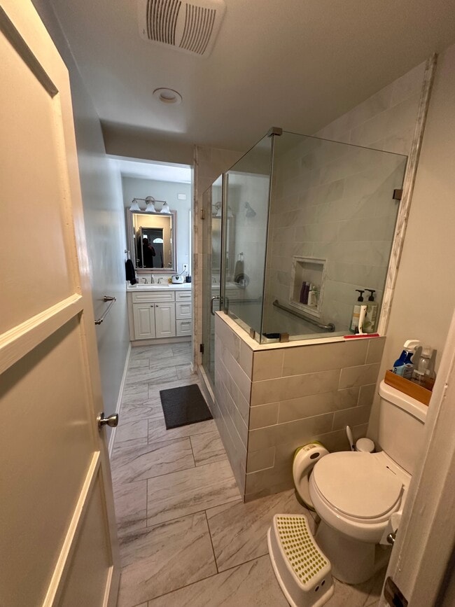 Photo - 1810 W Alameda Ave