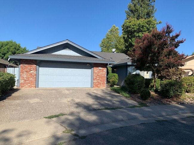 Building Photo - Adorable well maintained 3 bedroom 2 bath ... Rental
