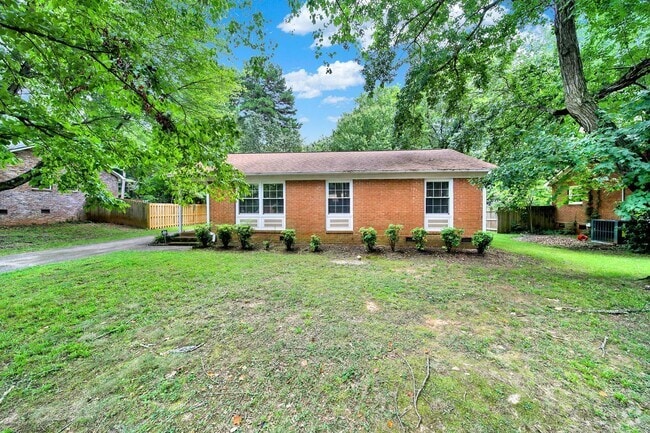 Building Photo - Matthews Ranch Home