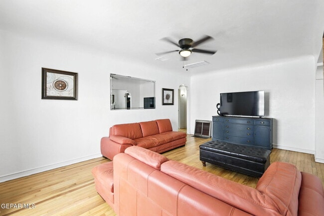 Photo - 4505 Pershing Dr