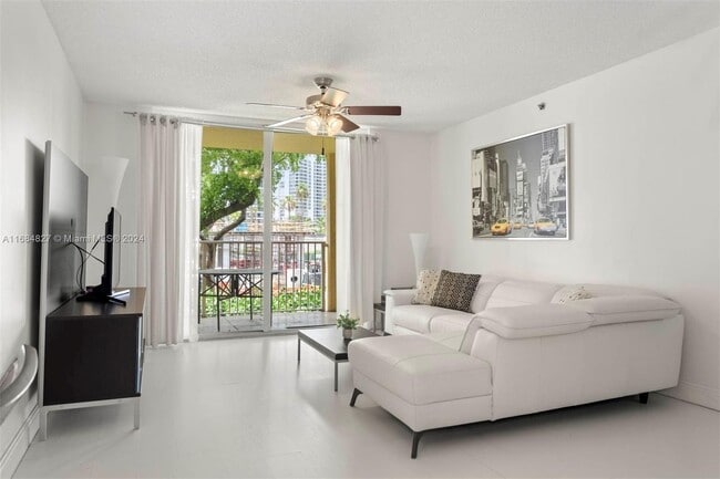 Photo - 19555 E Country Club Dr Unidad 8208