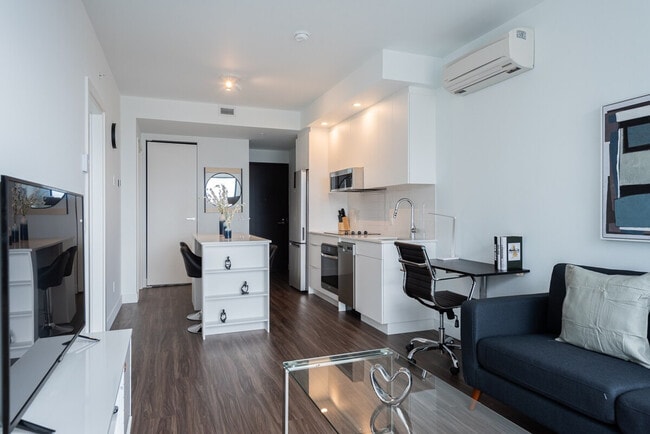 Building Photo - 1421 Av. Argyle