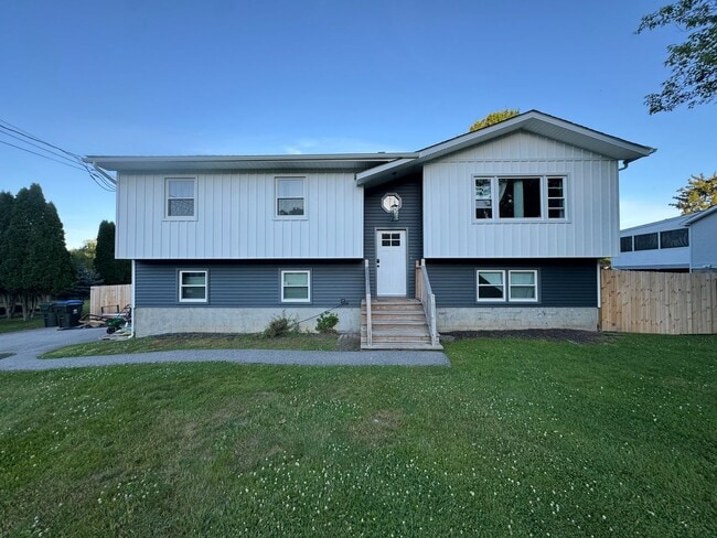Building Photo - Spacious Mountain View Home in Sugar Loaf – Pet Friendly & Move-In Ready