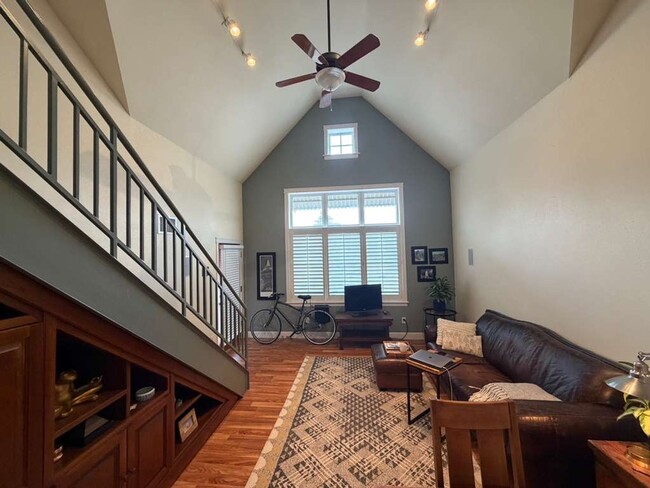 Photo - 409 Mason Ct