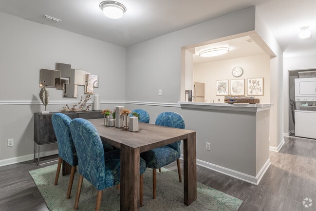 2 BR, 1 BA - 903 SF