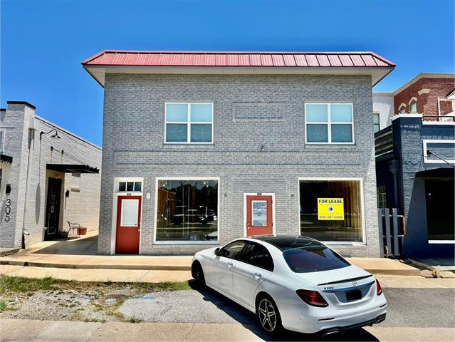Building Photo - 311 S Locust St Unit 205