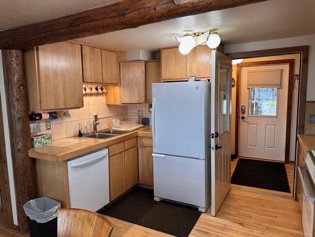 Photo - 2913 Kachemak Dr