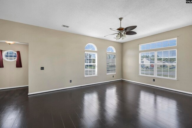 Photo - 331 Woodcote Dr