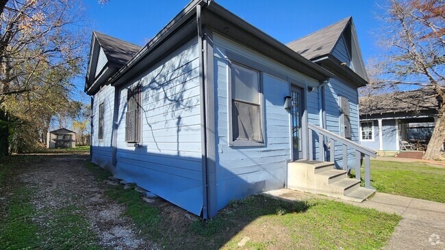 Building Photo - Peabody Rental