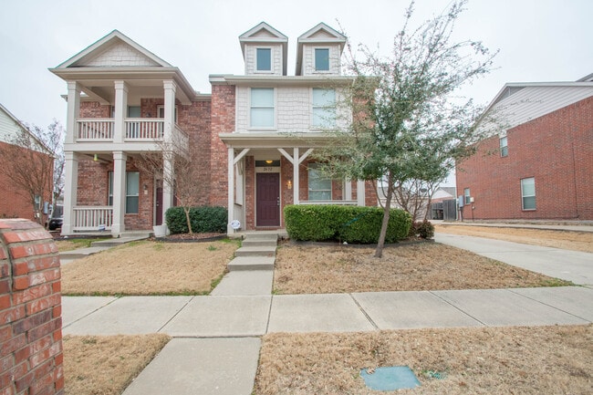 Beautifully crafted 3-2-2 home in Plano area! - Beautifully crafted 3-2-2 home in Plano area!