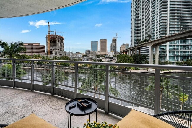 Photo - 690 SW 1st Ct Unit 501