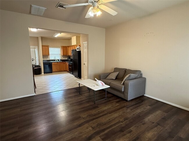 Photo - 2231 Naomi St