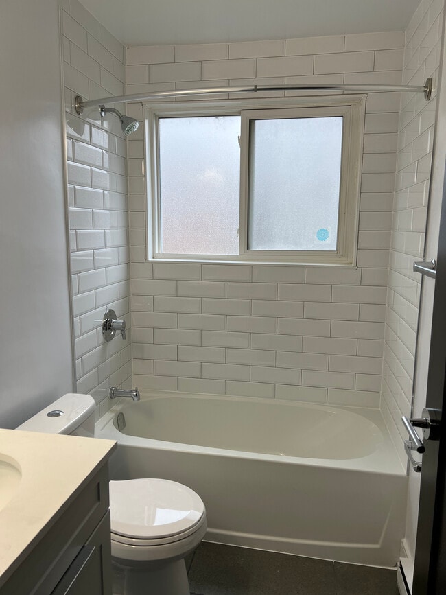 Building Photo - 61 Ballantyne Ave Unit 12.5