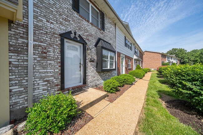 Photo - 2548 Grayland Walk