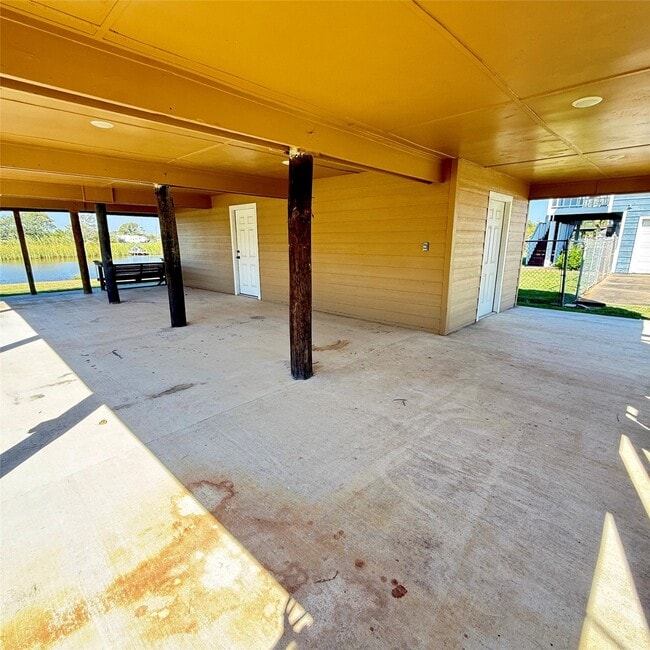 Photo - 143 Bastrop Bayou Dr