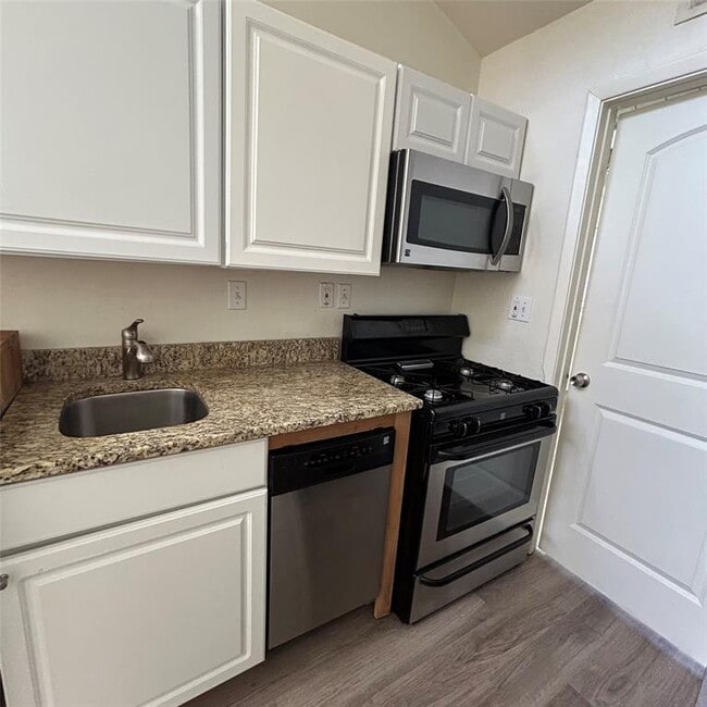 Photo - 1006 1/2 W 22nd St Unit 7