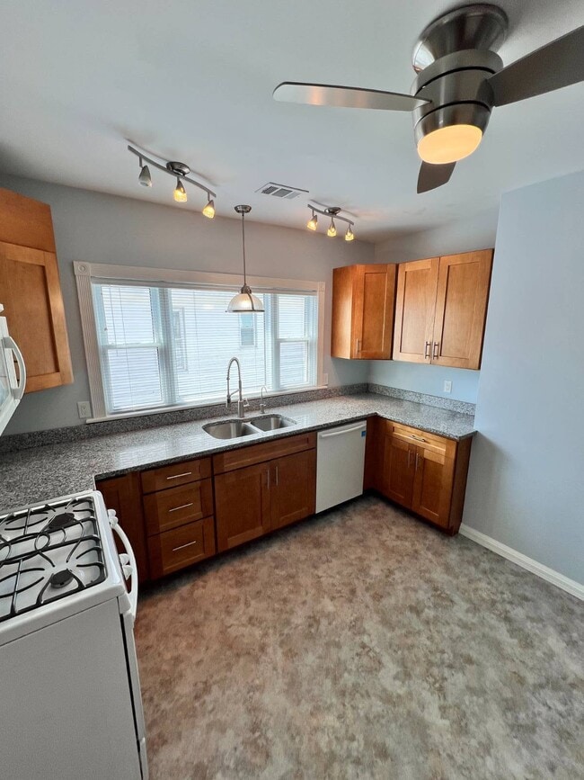 Photo - 713 Orchard St