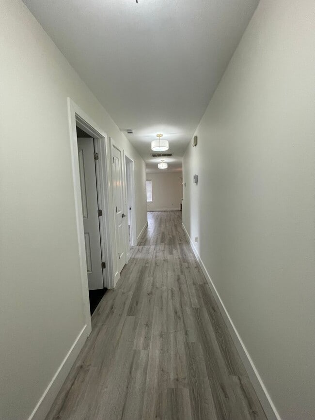 Photo - 1009-1011 Unit 1009