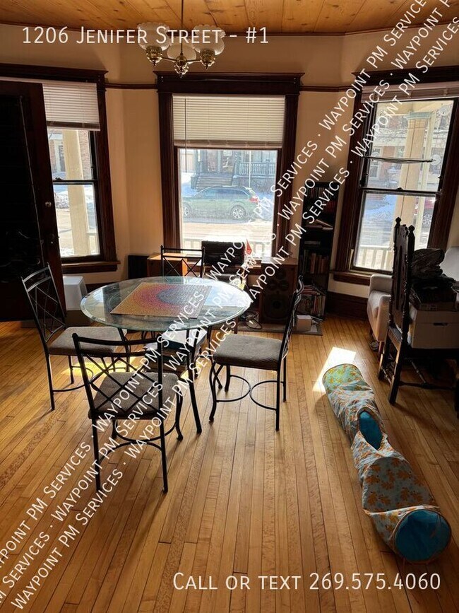 Photo - 1206 Jenifer St Unidad #1