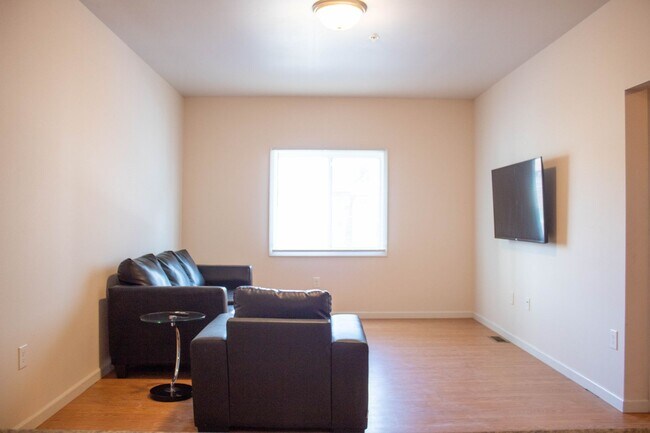 Photo - 606 E Stoughton