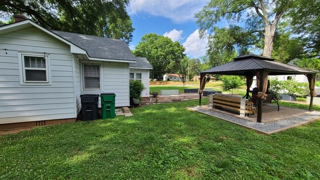 Photo - 6319 Tuckaseegee Rd