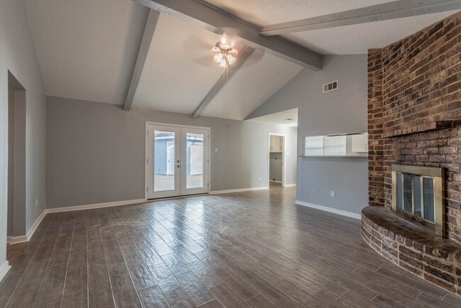 Photo - 423 Gentilly Dr