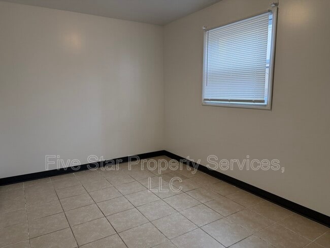 Photo - Lake Shore Apartments